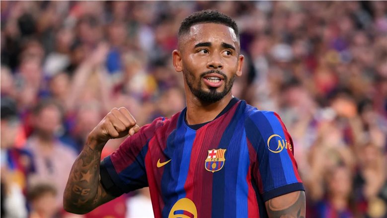 خيسوس يقلب التوقعات في برشلونة.. صفقة بـ10 ملايين يورو تمنح فليك سلاحًا جديدًا