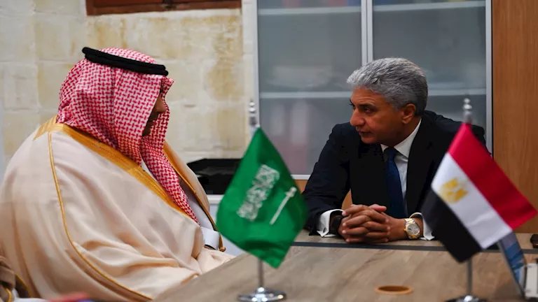وزير السياحة يبحث زيادة الرحلات البحرية إلى الساحل الشمالي والعلمين