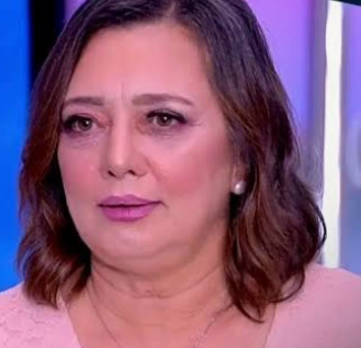 عزة بهاء عن أسباب ابتعادها عن التمثيل: «التدخين والغدة أثروا على صوتي»