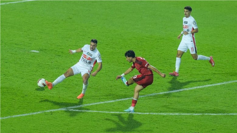 "نزل عليكم الوحي؟".. عادل عبدالرحمن يهاجم مبررات الزمالك ويدافع عن الحكام الأجانب