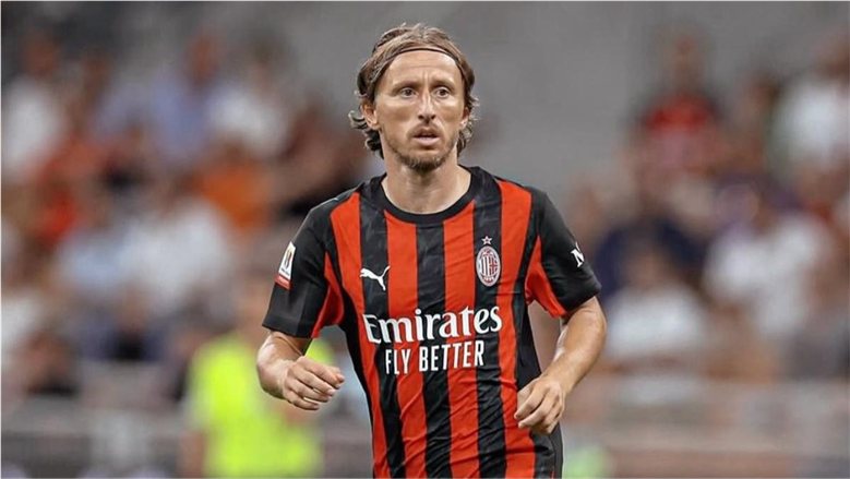 مودريتش يفتح الباب أمام العودة إلى ريال مدريد بعد الاعتزال