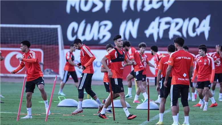 الأهلي يؤجل ضم ثلاثي الدفاع المحلي ويضع أشرف عبادة على رأس المرشحين في يناير
