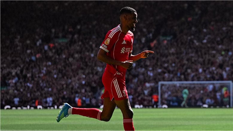 ليفربول يترقب موقف إيزاك وجاكبو قبل مواجهة مانشستر سيتي