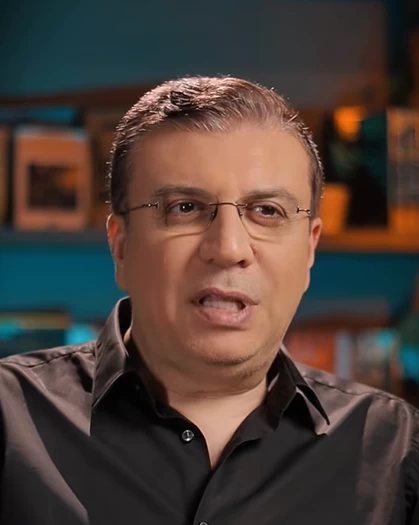 «كفاية سذاجة».. رسالة جديدة من عمرو الليثي في «إنسان تاني» عن الإشارات الربانية