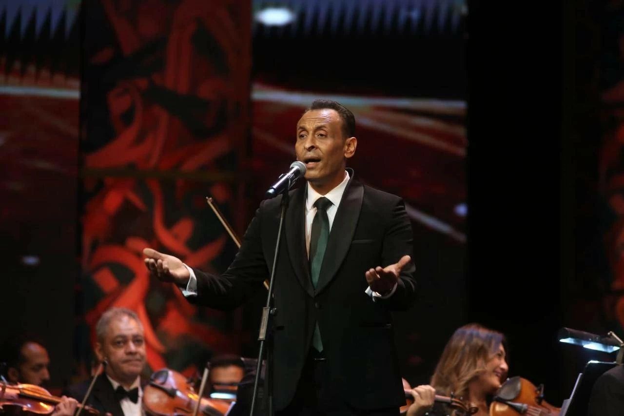 بمشاركة آمال ماهر.. محمد الطوخي يتألق على المسرح الكبير بالأوبرا ويختتم فقرته بأغنية «هسكنك يا مصر»