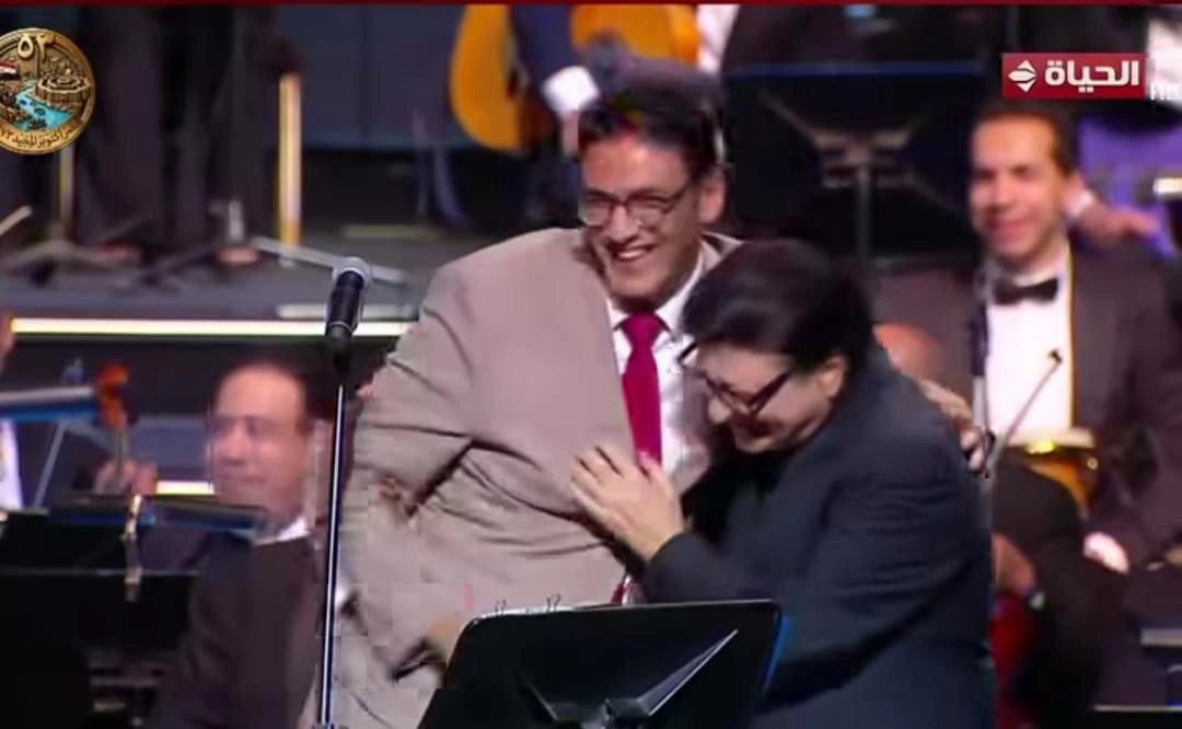 خفة دم محمد الحلو تخطف الأنظار في مهرجان الموسيقى العربية والجمهور يتفاعل معه