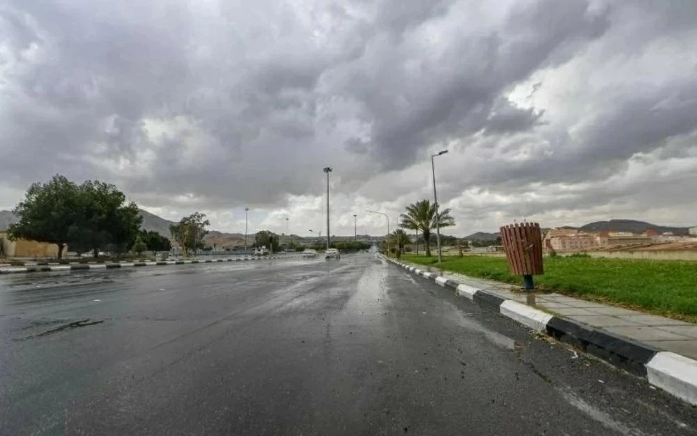أمطار رعدية وسيول على 7 مناطق بالسعودية