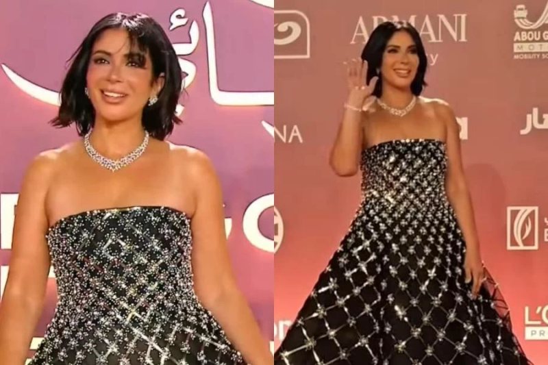 منى زكي بإطلالة سوداء لامعة قبل تكريمها بجائزة الإنجاز الإبداعي في مهرجان الجونة (صور)