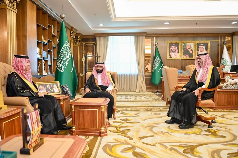 أمير جازان يطلع على إنجازات التجمع الصحي بالمنطقة