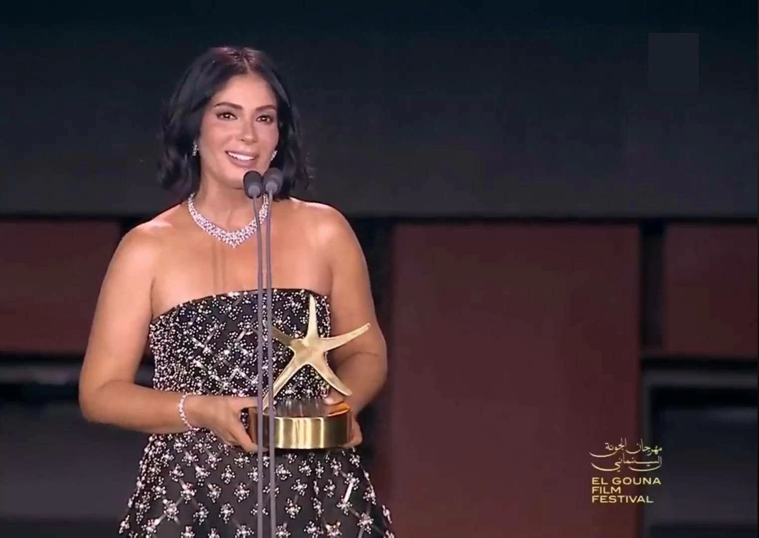 منى زكي: «تكريمي في مهرجان الجونة جاء في وقت أنا مش أحسن حاجة في حياتى»