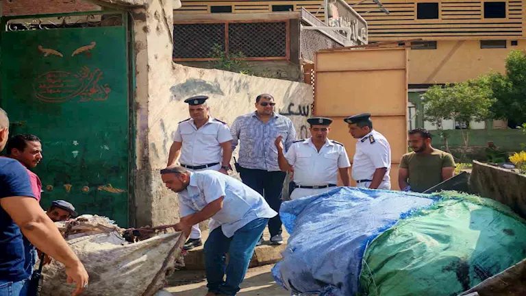 الجيزة تزيل 9 مواقع لفرز المخلفات ببشتيل وتشن حملات بالطالبية