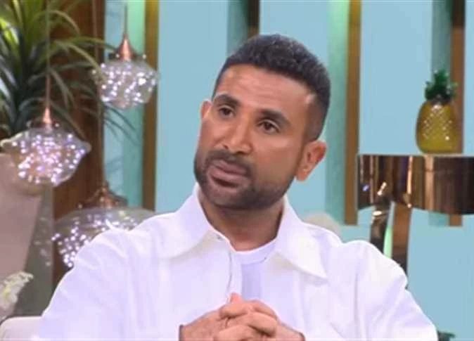 «كل الشكر للشرطة والمباحث».. أحمد سعد يكشف تفاصيل تعرض والدته للسرقة على يد الشغالة