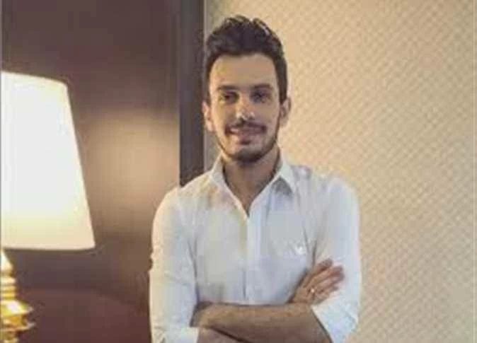 أحمد إبراهيم يفتح النار بسبب تجاهل الموزعين: «حلال فيكم الـAI والله» (تفاصيل)