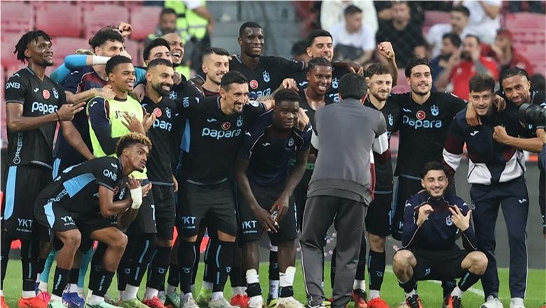 شبكة عالمية تكشف رد فعل محمد صلاح بعد طرد لاعب طرابزون سبور