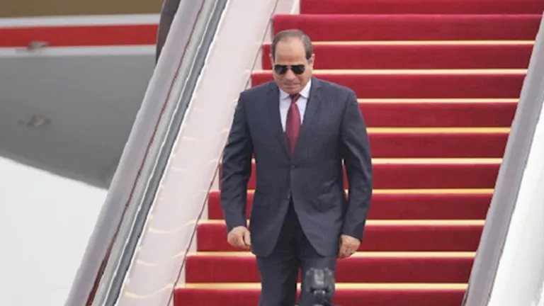 الرئيس السيسي يعود إلى أرض الوطن بعد زيارة روسيا والمجر