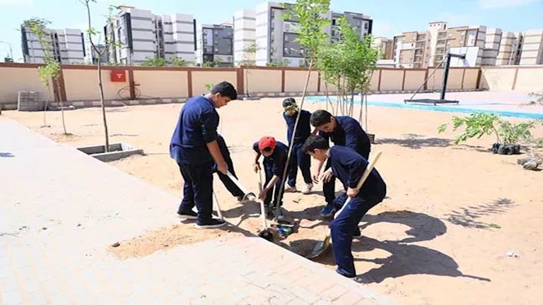 وزيرة التنمية المحلية توجه بزراعة 150 شجرة متنوعة بمدرسة الكرنك في بدر