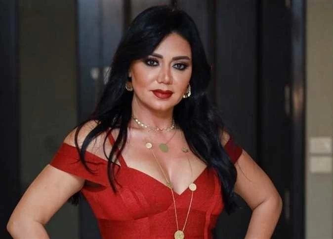 «أنا خبيثة أوي».. رانيا يوسف ترد على أزمة الفستان و«البطانة» وكواليس علاقتها بـ نادية الجندي