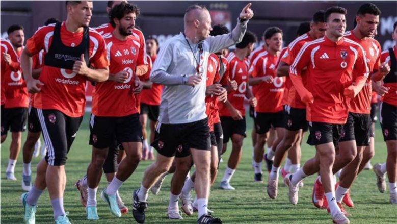 الأهلي يبدأ الاستعداد لمباراة مودرن.. و"الدبيس" ينتظم في التدريبات الجماعية