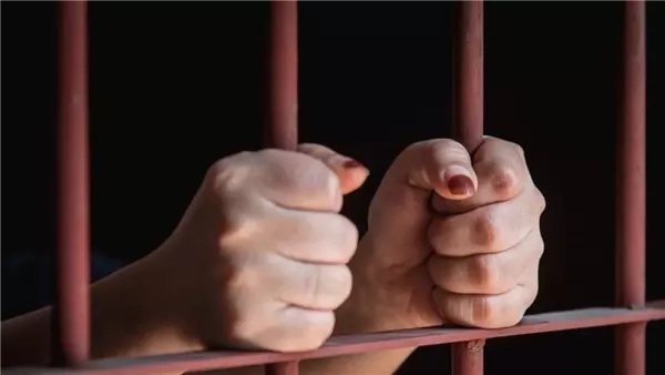 من التسول بطفل مستأجر إلى محاولة خطف آخر.. اعترافات صادمة لـ"متسولة المرج"