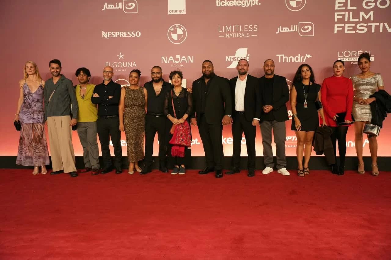 صناع وأبطال «مفيش راجل بيعيط» على السجادة الحمراء في مهرجان الجونة السينمائي