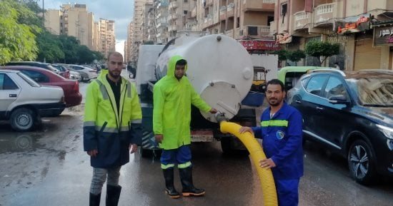 الصرف الصحى بالإسكندرية: فرق الطوارئ جاهزة للتعامل مع تجمعات مياه الأمطار