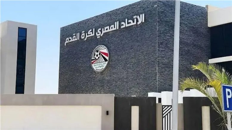 لجنة الحكام تجتمع اليوم للفصل في قرارات حكم مباراة القمة (خاص)