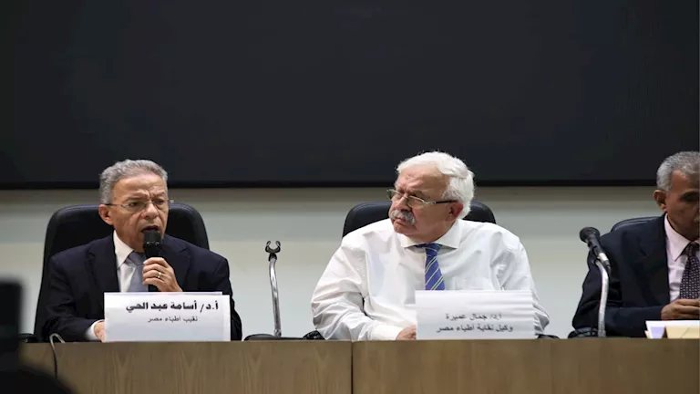 نقيب الأطباء يحذر من التوسع العشوائي في كليات الطب وتأثيره على المهنة