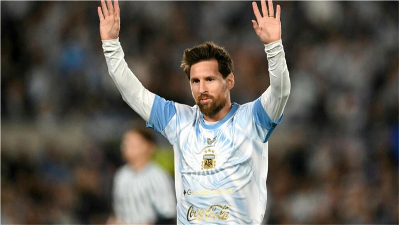 برشلونة يتغنّى بـ"ميسي" بعد اعتزاله اللعب دوليًا مع الأرجنتين