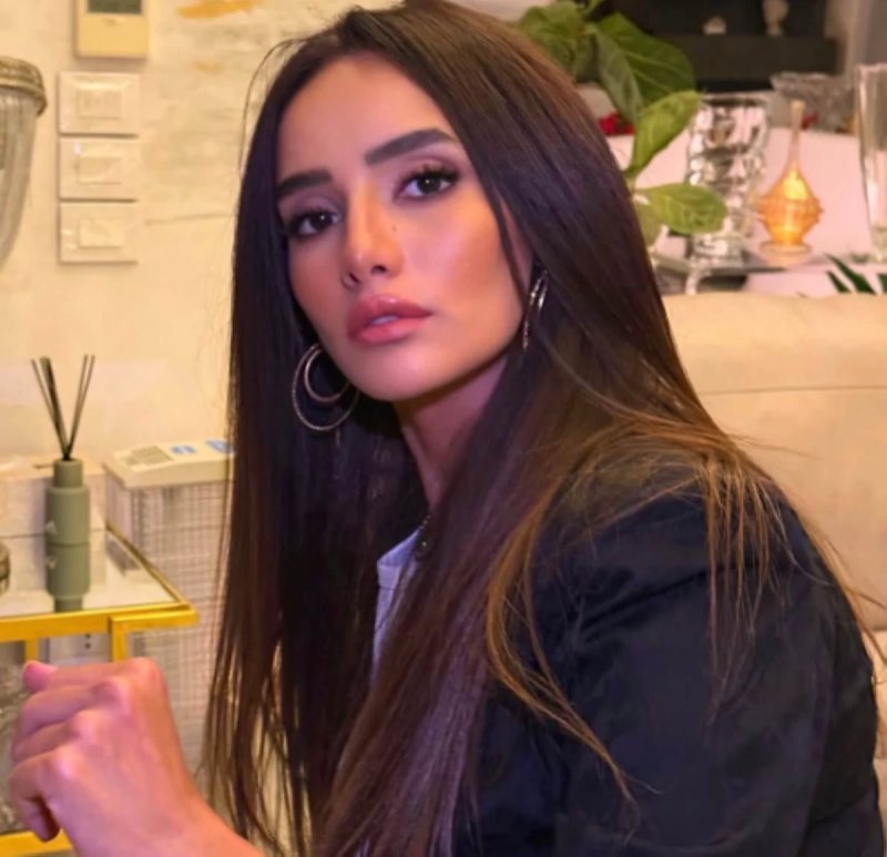 «مش عاوزة ولا عارفة أقول حاجة».. زينة توجه رسالة غامضة وتثير تساؤلات متابعيها