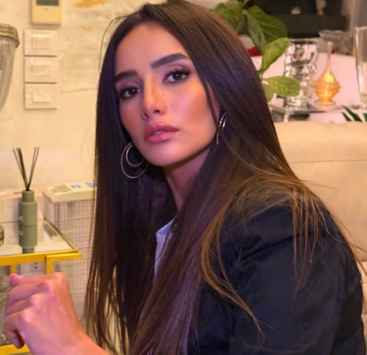 «مش عاوزة ولا عارفة أقول حاجة».. زينة توجه رسالة غامضة وتثير تساؤلات متابعيها