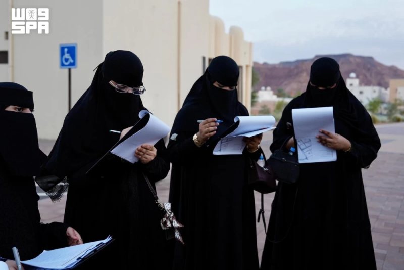 مشاركة 15 سيدة في «المشي الاستكشافي» لتقييم سلامة المشاة في العلا