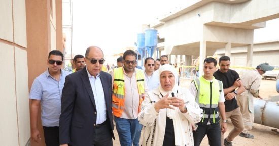 محافظ المنيا يتفقد محطة معالجة الصرف الصحي ببلنصورة بتكلفة مليار جنيه
