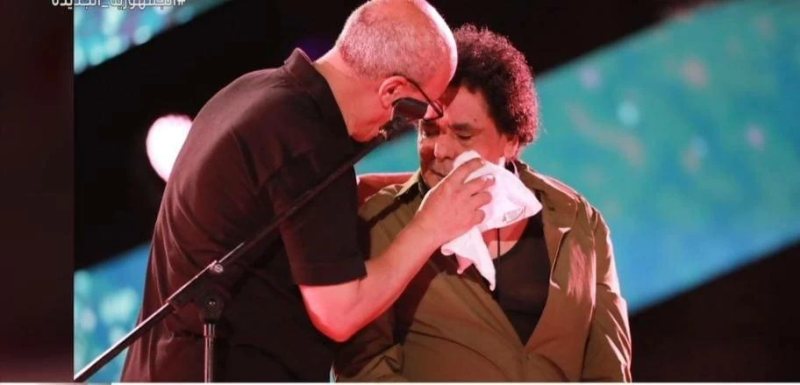 «عجزت يانجم».. حقيقة بكاء محمد منير بسبب جمهور حفله (فيديو)