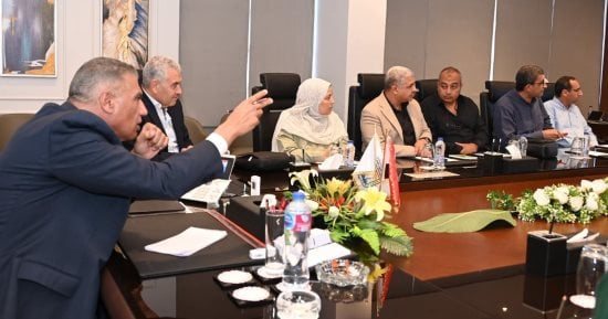 محافظ جنوب سيناء يبحث مع رئيس مياه الشرب خطة تطوير منظومة الصرف الصحي بمدينة دهب