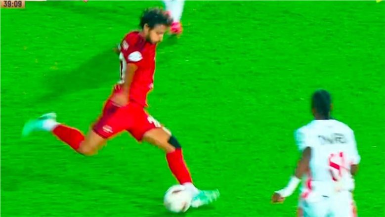 محمد هاني يمنح الأهلي التقدم على الزمالك بتسديدة مباغتة