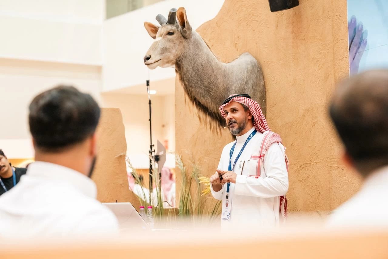 ورشة بمعرض الصقور والصيد تستعرض مراحل تحنيط الحيوانات وتقنيات العناية بها
