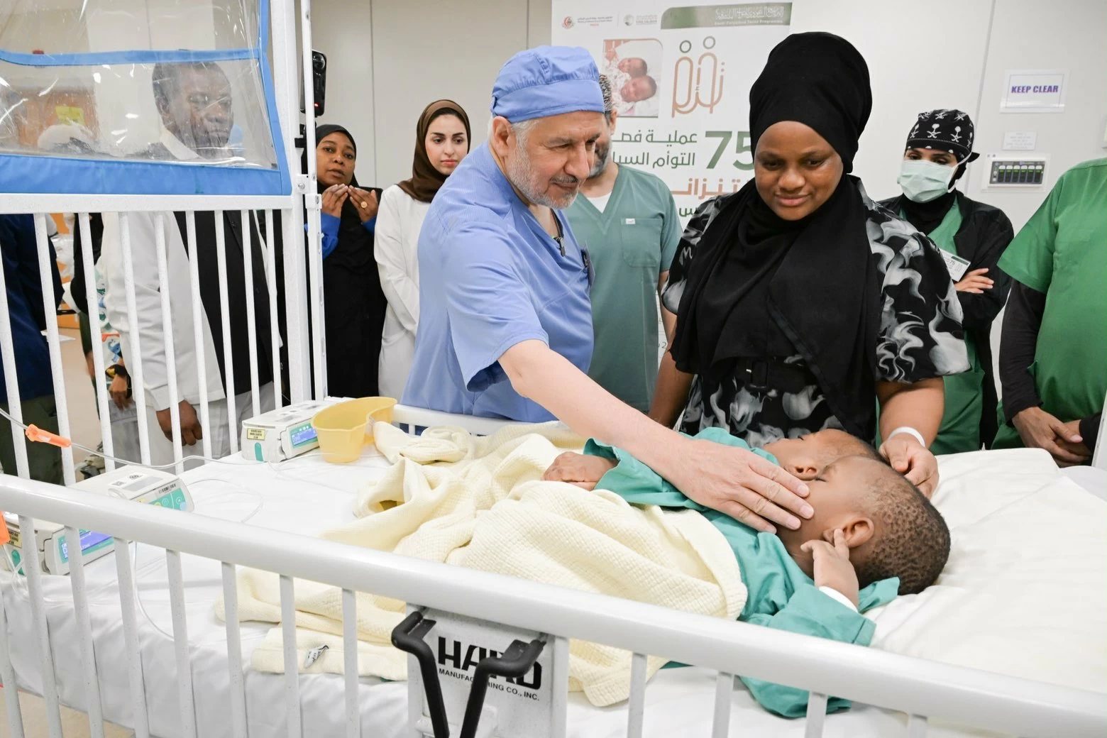 بدء عملية فصل التوأم الملتصق التنزاني (لايتيينس ولوفنس) في الرياض