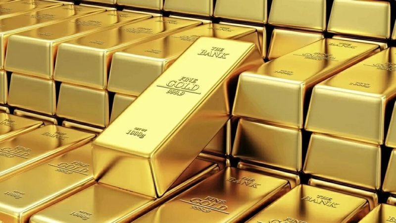 الذهب يفقد 30% من قيمته منذ ذروته.. ويهبط لأدنى مستوى في عام