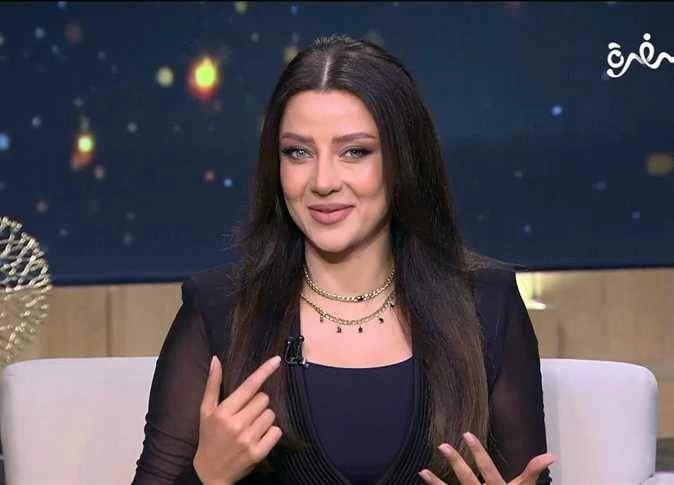 رضوى الشربيني ترد على مدرس تاريخ: «لو تشبيهي بهدى شعراوي وصفية زغلول إهانة.. فأنا أعتبره شرفا»
