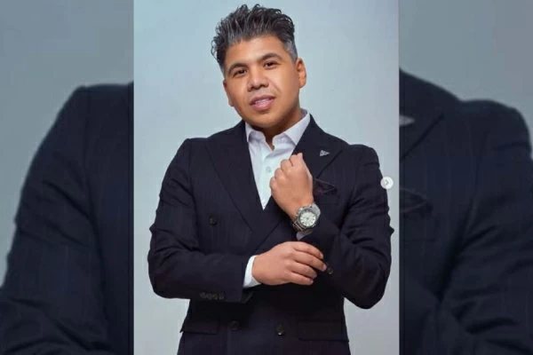 «وأشرب خمور وحشيش»..مقطع أغنية «بنت الجيران» يعود لإثارة الجدل ومصطفى كامل يُحيل عمر كمال للتحقيق