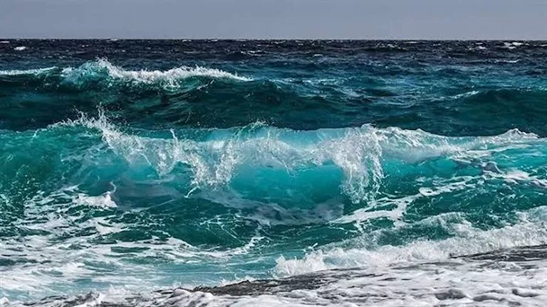 الأرصاد تحذر من اضطراب الملاحة بالبحر الأحمر وخليج السويس اليوم