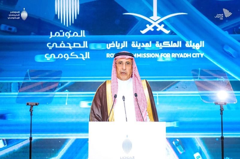 وزير الإعلام: الحياة طبيعية في المملكة ورفع الجاهزية لا يعني القلق