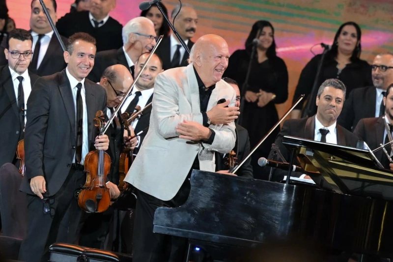 عمر خيرت يحيي حفل افتتاح الدورة الثانية لمهرجان الفسطاط وسط حضور جماهيري كبير (صور)