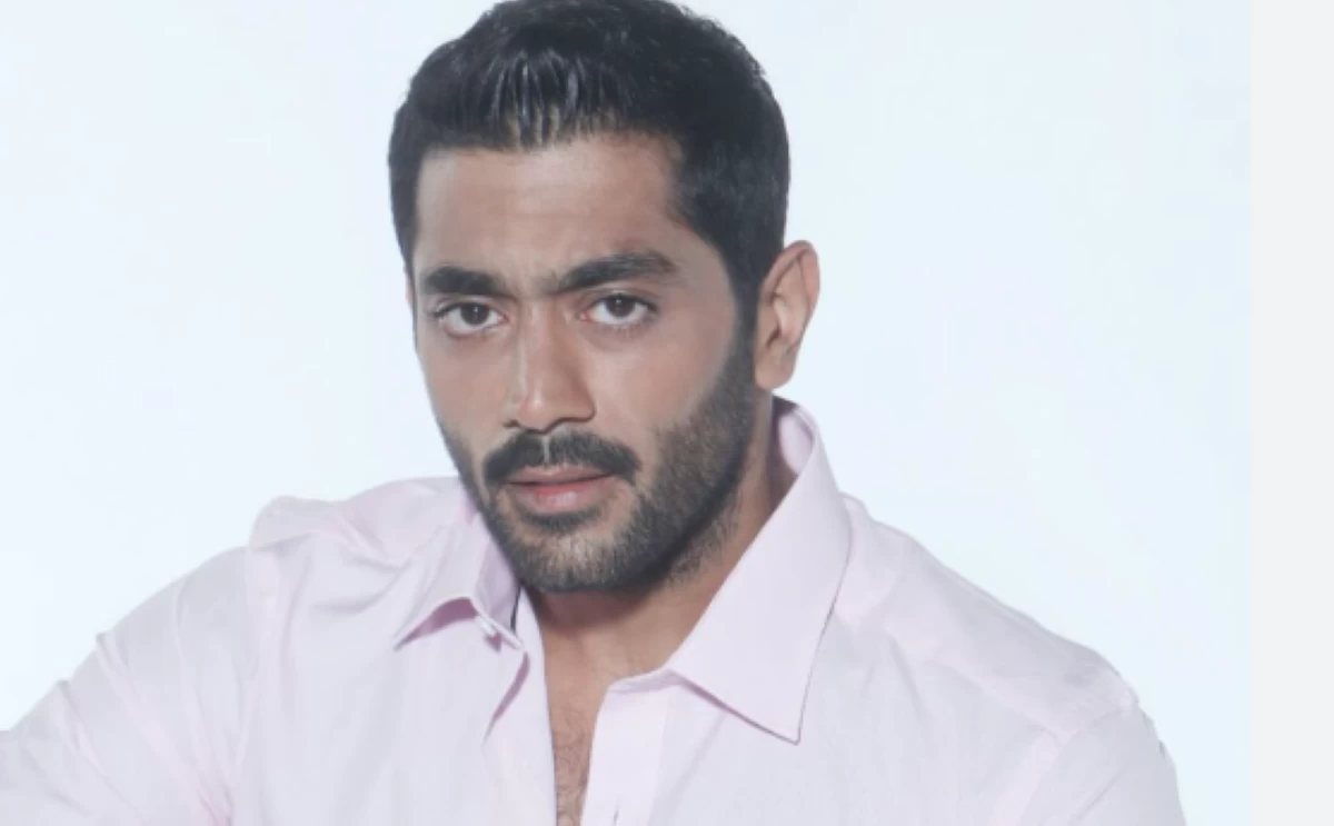 أحمد فلوكس يعلن خطوبته من فتاة خارج الوسط الفني: «عوضني الله وبدأت حياة جديدة»