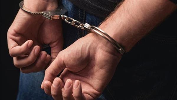 من لقاء على فيسبوك إلى التهديد بالصور.. حيثيات سجن عاطل 3 سنوات بالنزهة