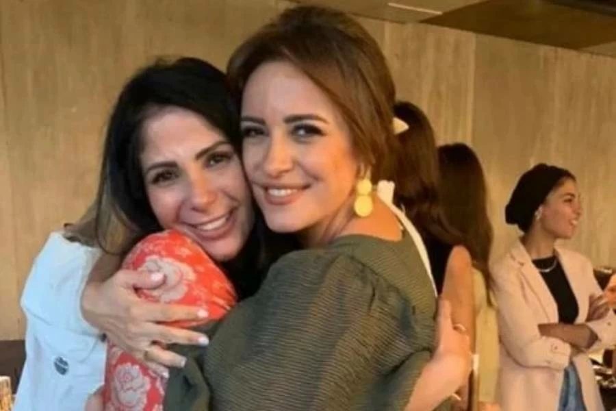 منى زكي توجه رسالة إلى ريهام عبد الغفور بعد ظهورها ضيفة شرف في مسلسل «طالع نازل»