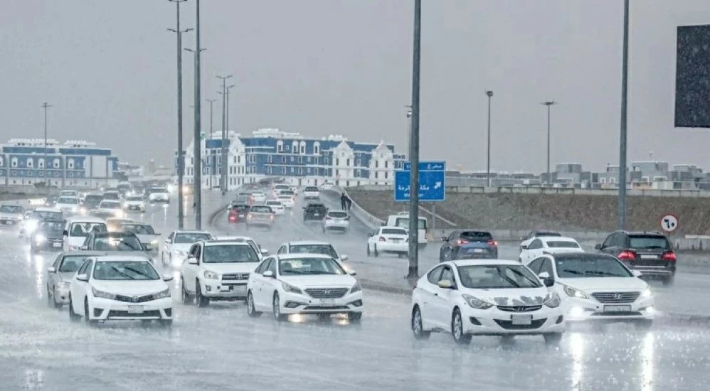 أمطار رعدية غزيرة وسيول على عدة مناطق بالسعودية