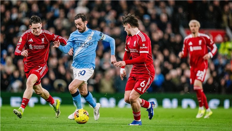 ليفربول يتحدى مانشستر سيتي في قمة الدوري الإنجليزي.. الليلة