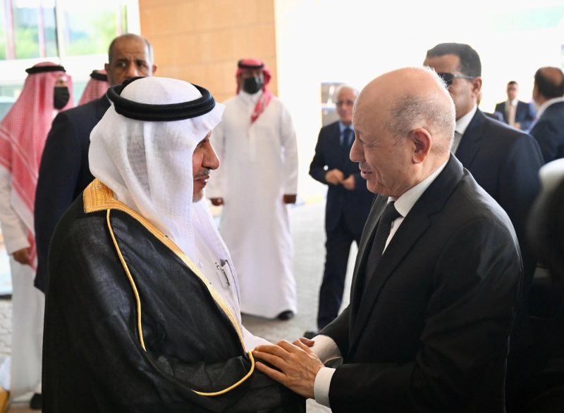 العليمي يزور «سلمان للإغاثة» ويدشّن حزمة مشاريع وبرامج تطوعية جديدة