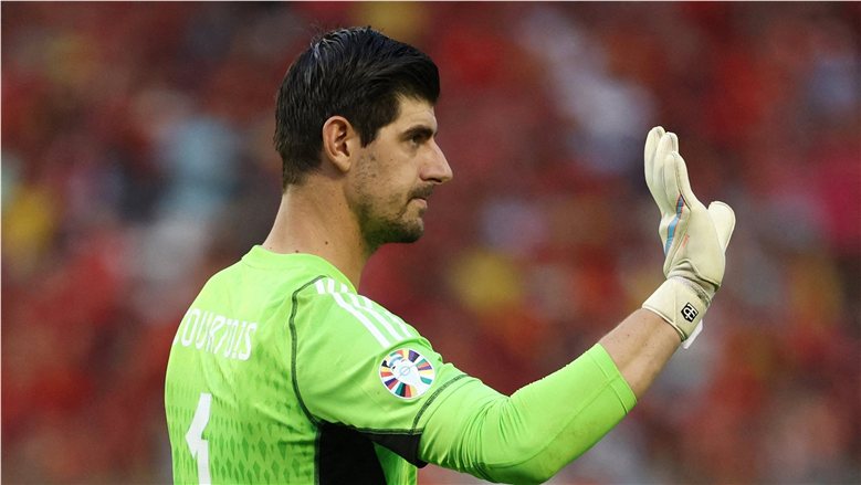 ريال مدريد يخطط للتعاقد مع خليفة "كورتوا".. 3 حراس على طاولة "بيريز"